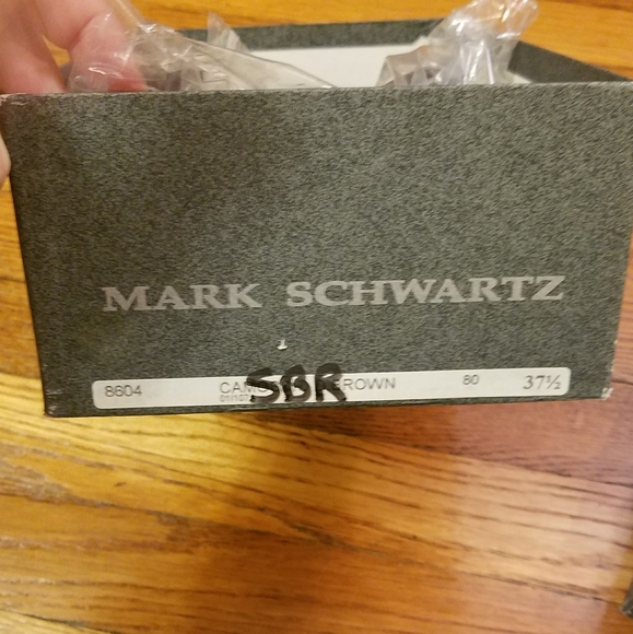 Mark Schwartz suede t-strap heels pointy toe - Picture 4 of 7